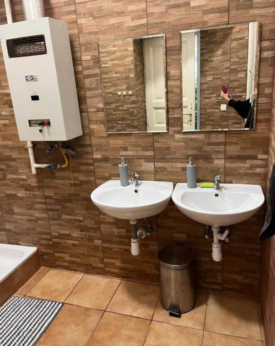 Doxie Rooms And Beds Будапеща Екстериор снимка
